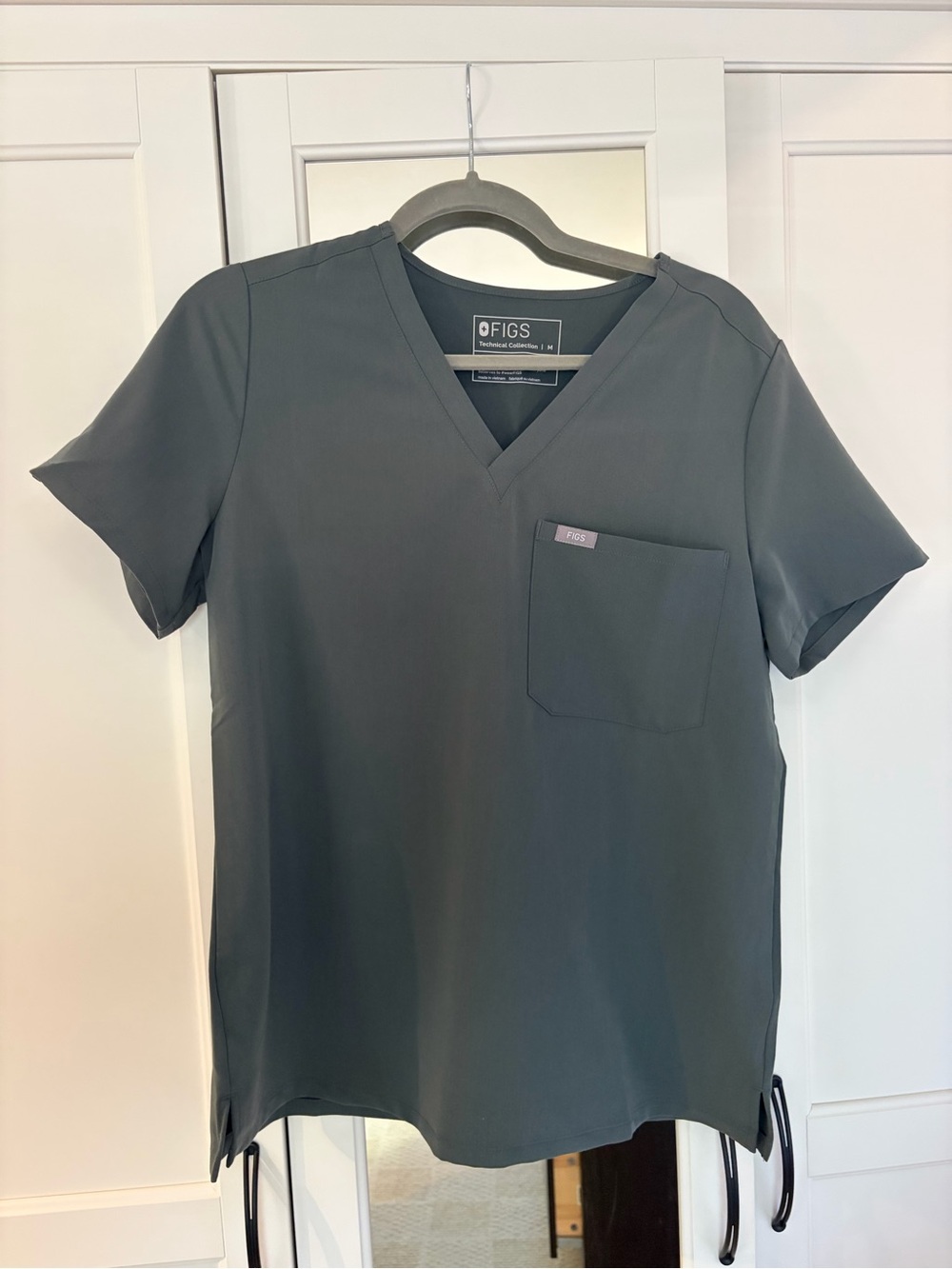 FIGS Women’s Catarina Scrub Top in Bonsai - Size Medium